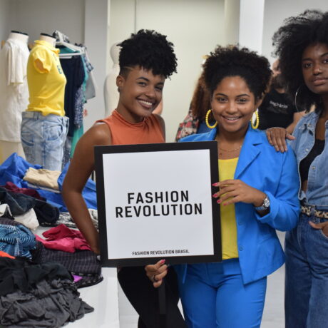 A Semana Fashion Revolution 2021 está chegando e agora é hora de revolução na moda!